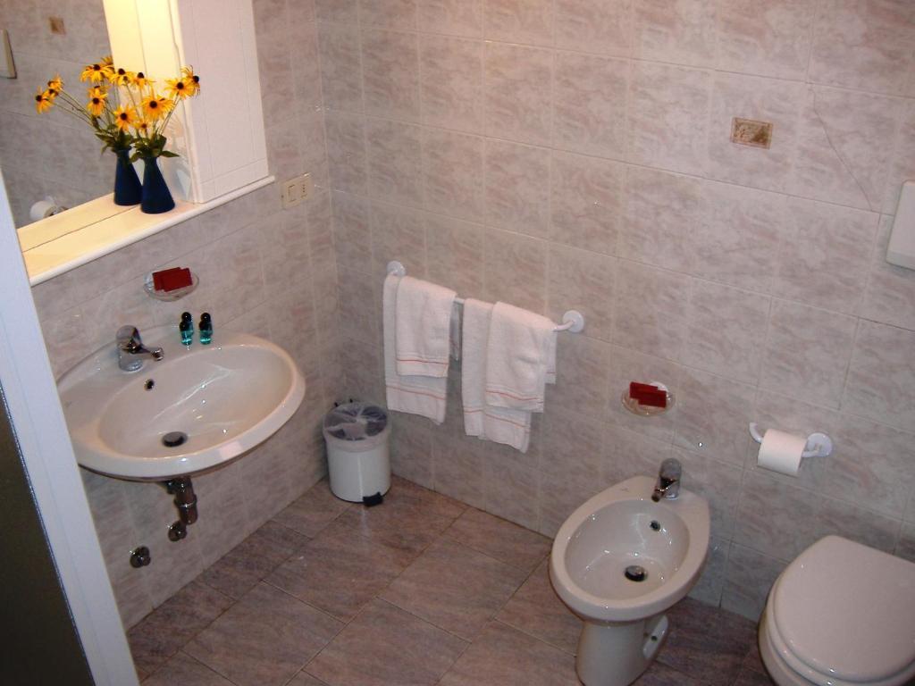 Casa Giuly Hotel Villa dʼAlmè Cameră foto
