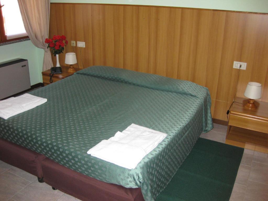 Casa Giuly Hotel Villa dʼAlmè Cameră foto