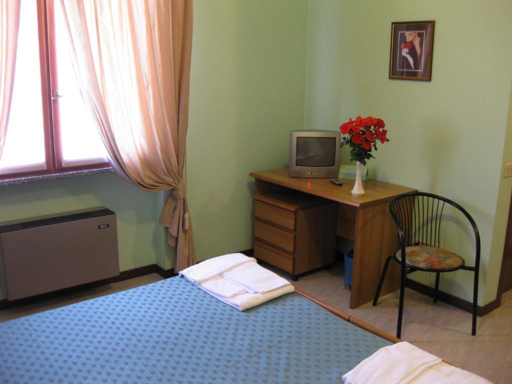 Casa Giuly Hotel Villa dʼAlmè Cameră foto